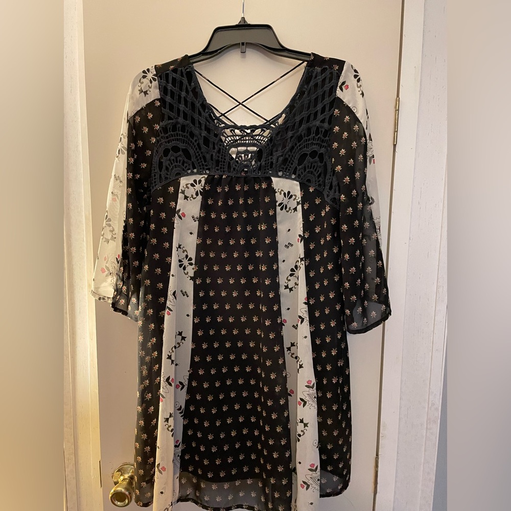 Cute flowy dress, long sleeve! Cute for dancing,